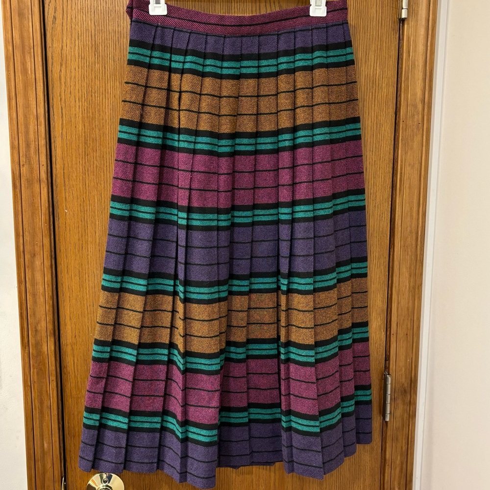 Vintage Counterparts pleated skirt size 10. Made in USA